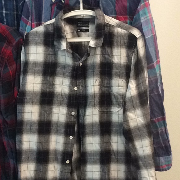4 Button down Men’s shirt - Picture 2 of 10